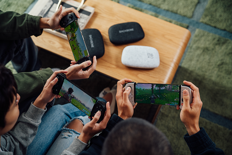 gamersplaying around the table with cases